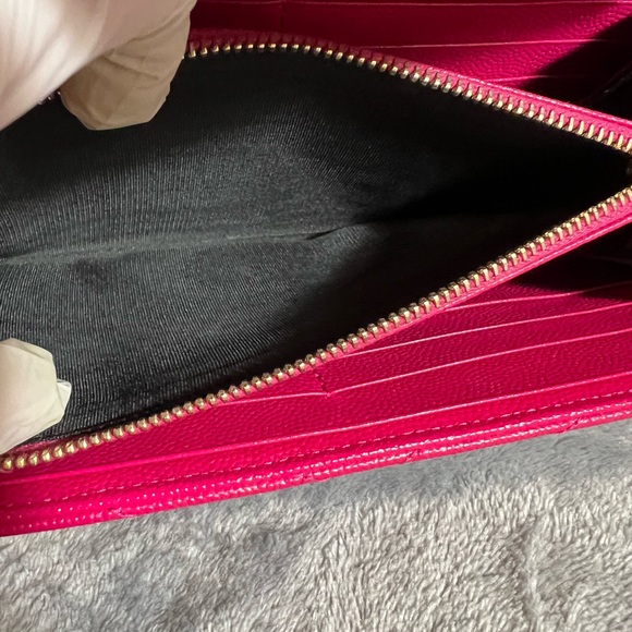 YSL Quilted Envelope Wallet - Picture 3 of 16